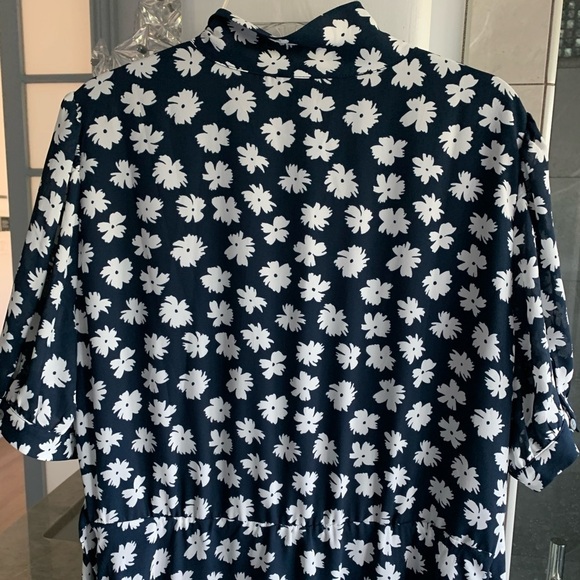 J. Crew Short-sleeve tie-neck dress in scattered daisies - Picture 10 of 12